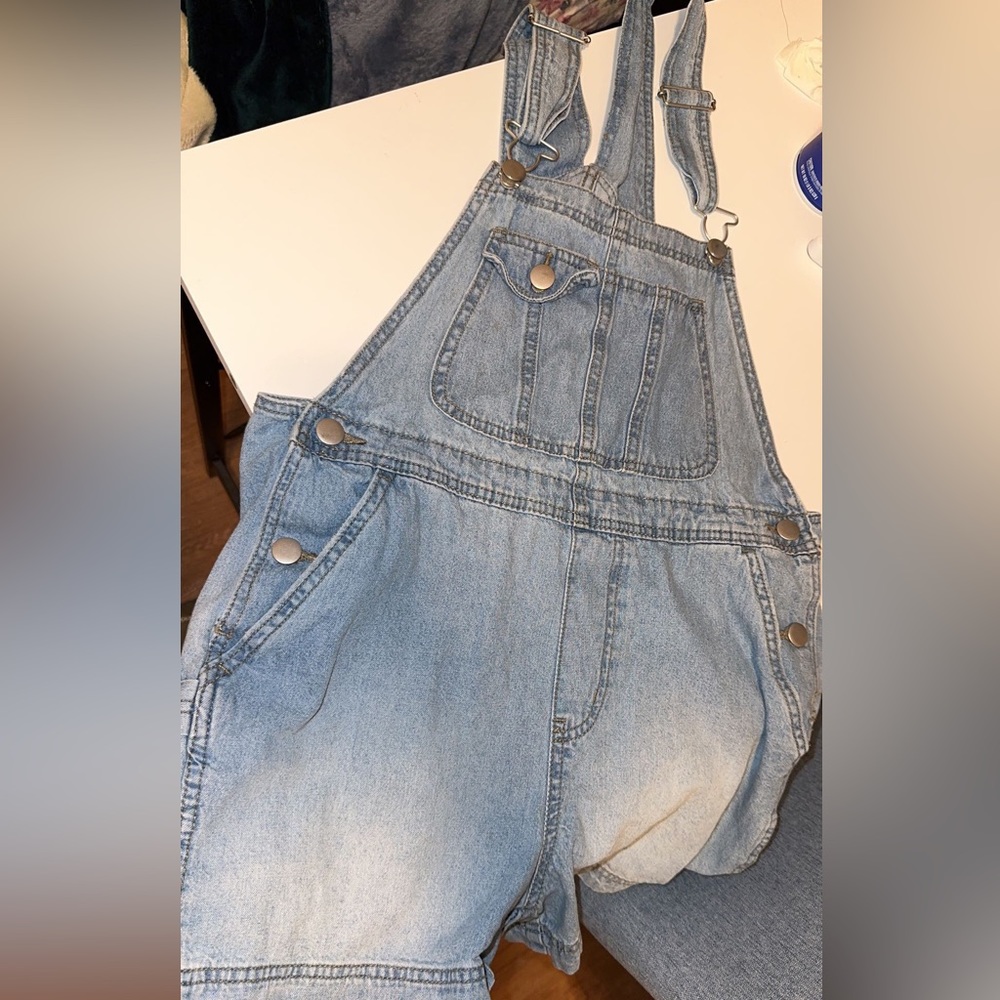 Light wash short overalls